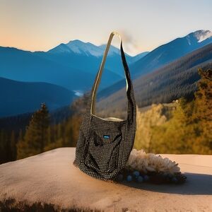 KAVU Original Multi Color‎ Triangles Rope Sling Bag Zippered Pockets EUC 9” Wide
